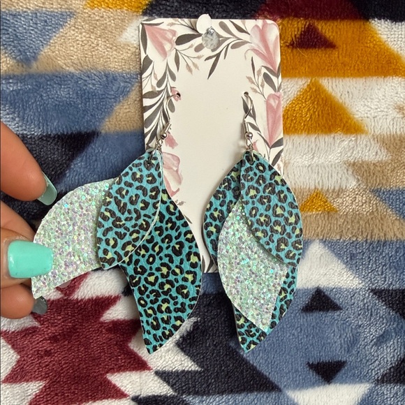 Chic Leopard Glitter Teardrop Earrings - Picture 2 of 3